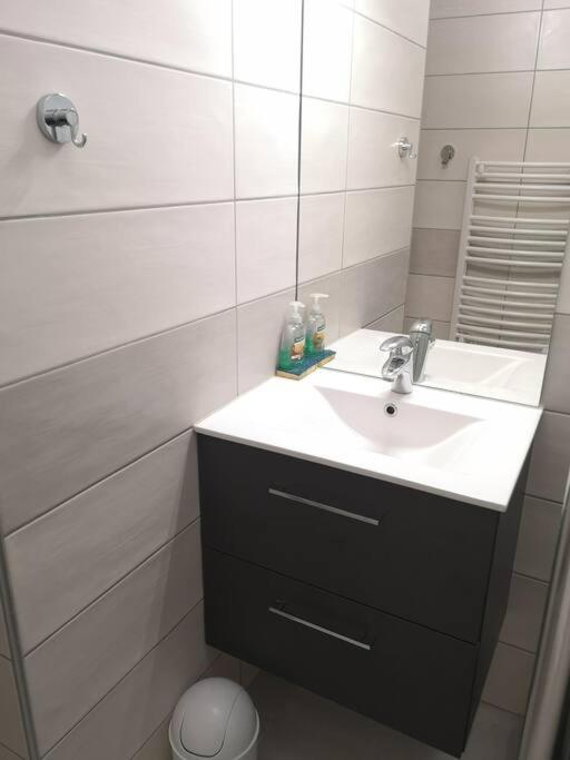 Apartamento Au Pied Des Pistes Avec Parking Entierement Renove Huez Exterior foto